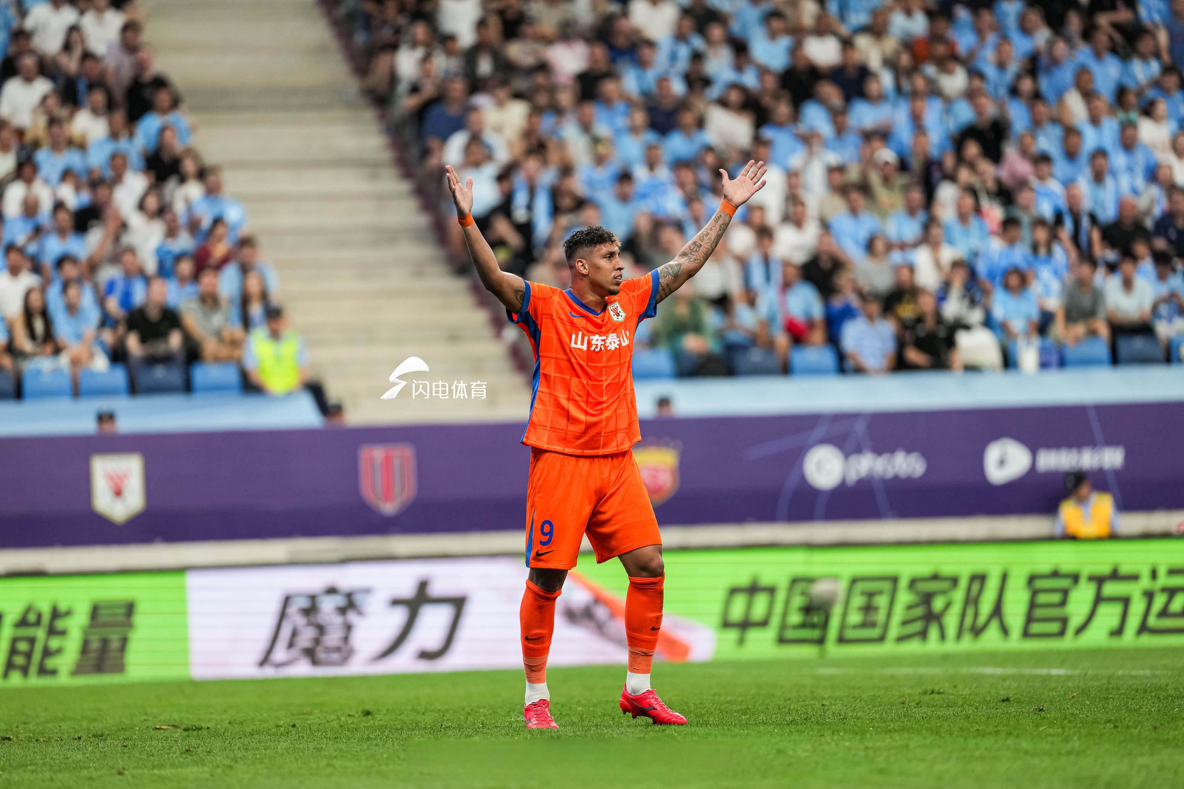 山东男篮迎欧超杯关键赛；加时末段远射贴柱；更衣室稳定；临场指挥获称赞